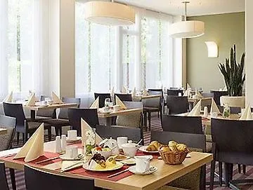Mercure Airport Hotel Berlin Tegel 4*,