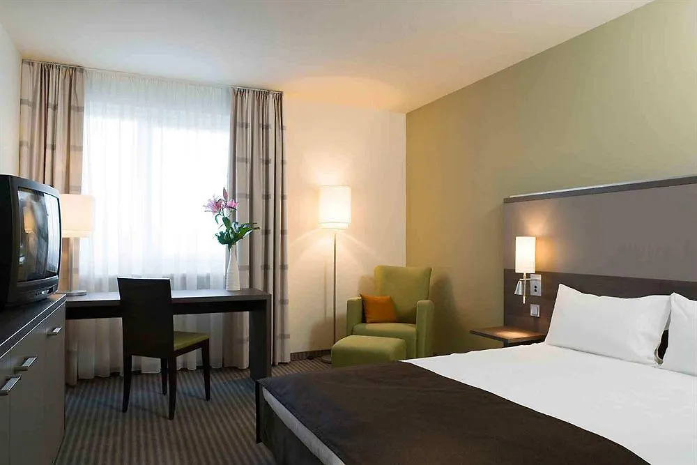 ****  Mercure Airport Hotel Berlin Tegel Německo